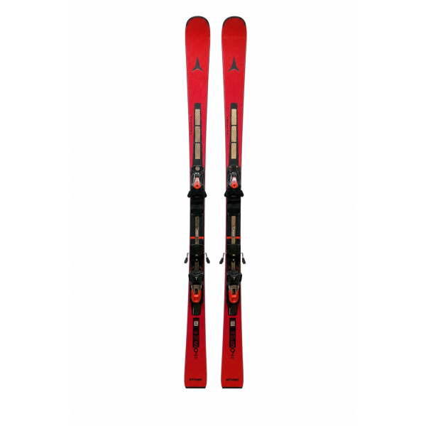 Atomic Redster S9 Skipaar mit Bindung, rot mit schwarzer Bindung und goldfarbenen Einsätzen, freigestellt auf Weiß