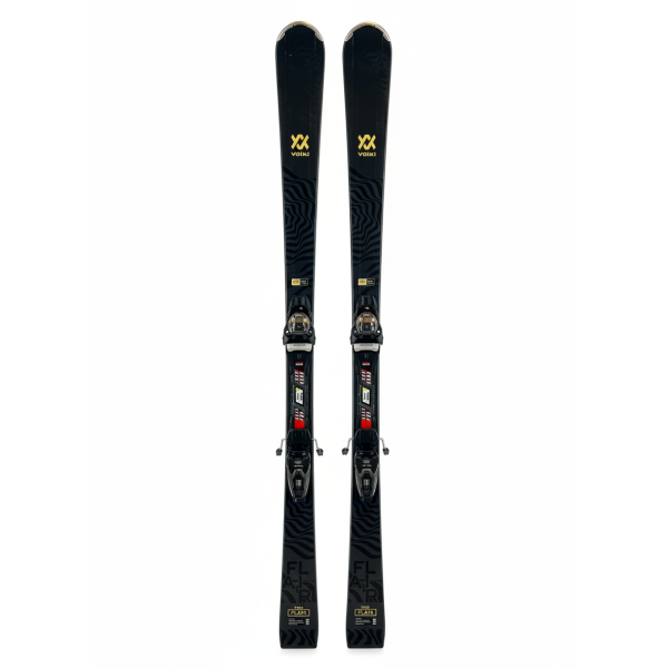 Völkl Flair Viola Ski von oben in Schwarz mit goldenem Völkl-Logo und Wellenmuster, schwarze Bindungen, FLAIR-Schriftzug, auf Weiß