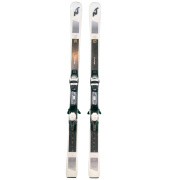 Nordica Sentra S5 Skier – Zwei Skier mit Bindungen, freie Fahrt auf der Piste.