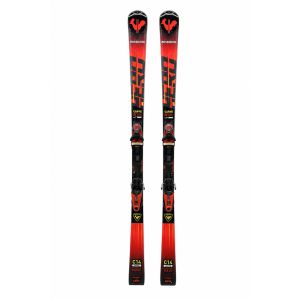 Rossignol Hero Carve C14 en C11 carving ski's vooraanzicht, beide in 172 cm en 157 cm met rode en zwarte kleurstellig en LCT bindingen, tentoongesteld tegen een witte achtergrond in een skiwinkel