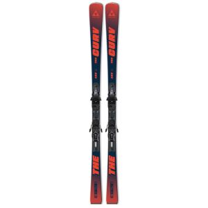Fischer Xtr The Curv 2024 Skier auf weißem Hintergrund, Bindungen sichtbar.